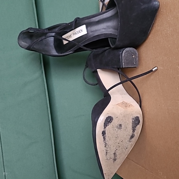 Black heels - Picture 3 of 3